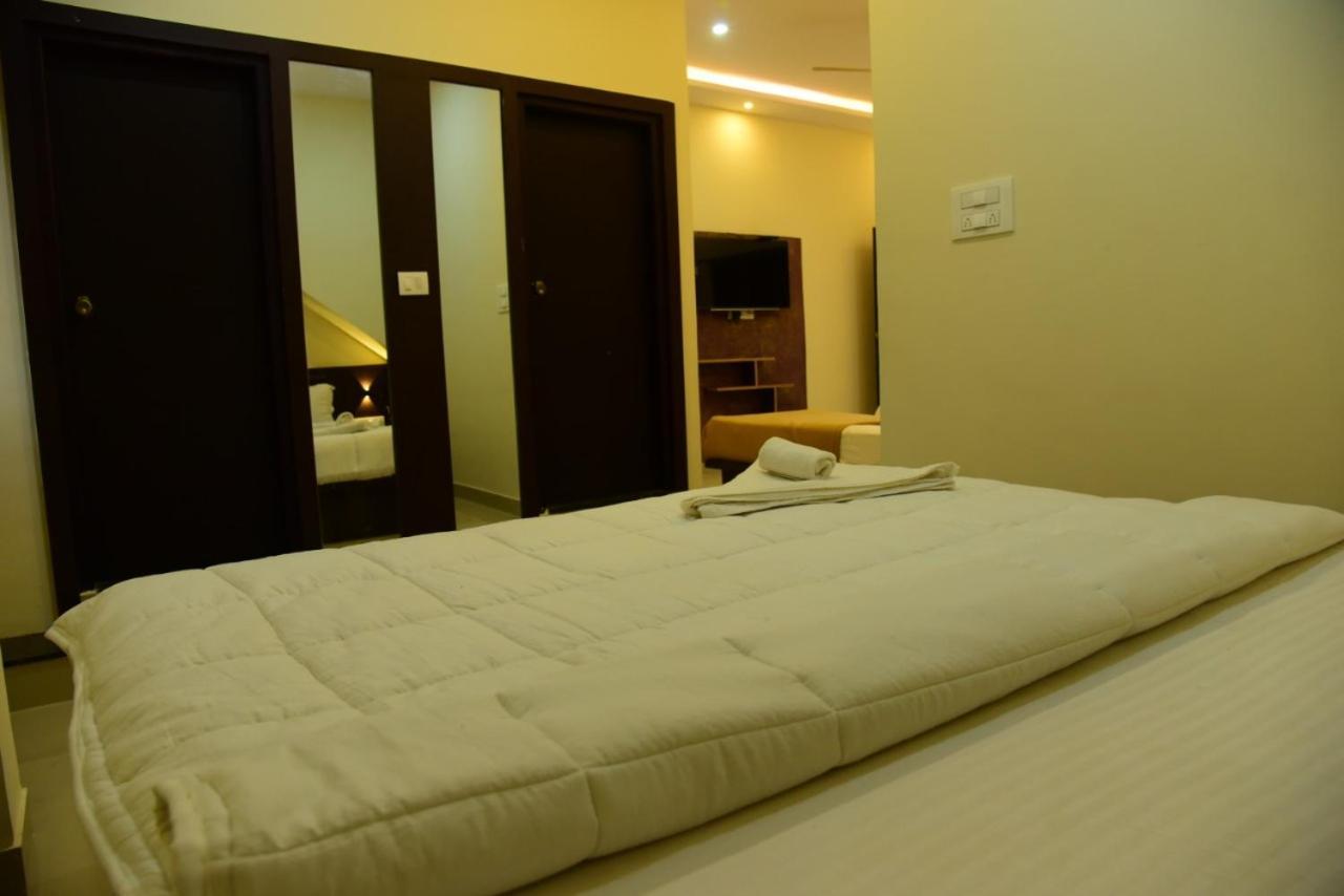 M G Residency Hotel Chikmagalūr Esterno foto